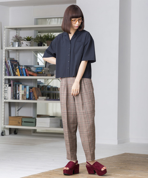 WEGO（ウィゴー）の「WEGO/オープンカラークロップドシャツ（シャツ/ブラウス・レディース・ブラック/ネイビー/ダークベージュ/ダークオレンジ/ピンク・FREE）」の8枚目の写真