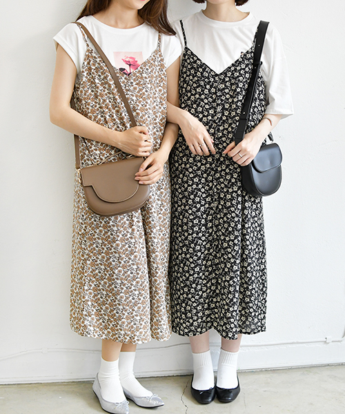 PairPair(ペアペア)の「無地&花柄アソート前釦キャミワンピース(ワンピース・レディース・ブラック/ベージュ/レッド/サックスブルー・FREE)」の1枚目の写真