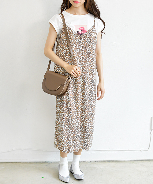 PairPair(ペアペア)の「無地&花柄アソート前釦キャミワンピース(ワンピース・レディース・ブラック/ベージュ/レッド/サックスブルー・FREE)」の9枚目の写真