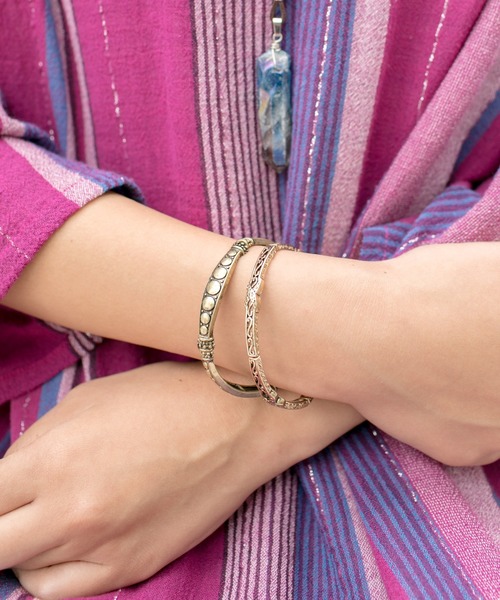 チャイハネ（チャイハネ）の「【チャイハネ】バングル風スリムメタルブレスレット（バングル/リストバンド・レディース・ゴールド/シルバー・FREE）」の3枚目の写真
