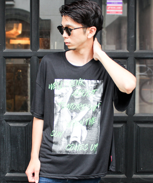 SHISKY(シスキー)の「TR天竺 ビッグシルエット プリント 半袖Tシャツ カットソー(Tシャツ/カットソー・メンズ・ブラック/ベージュ/オフホワイト・L/XL/M/2XL)」の3枚目の写真