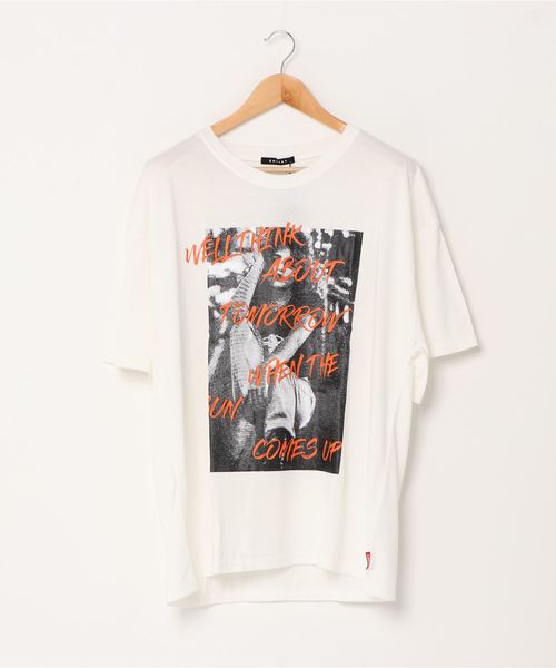 SHISKY(シスキー)の「TR天竺 ビッグシルエット プリント 半袖Tシャツ カットソー(Tシャツ/カットソー・メンズ・ブラック/ベージュ/オフホワイト・L/XL/M/2XL)」の6枚目の写真