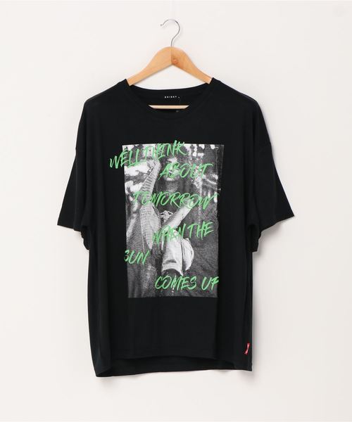 SHISKY(シスキー)の「TR天竺 ビッグシルエット プリント 半袖Tシャツ カットソー(Tシャツ/カットソー・メンズ・ブラック/ベージュ/オフホワイト・L/XL/M/2XL)」の5枚目の写真