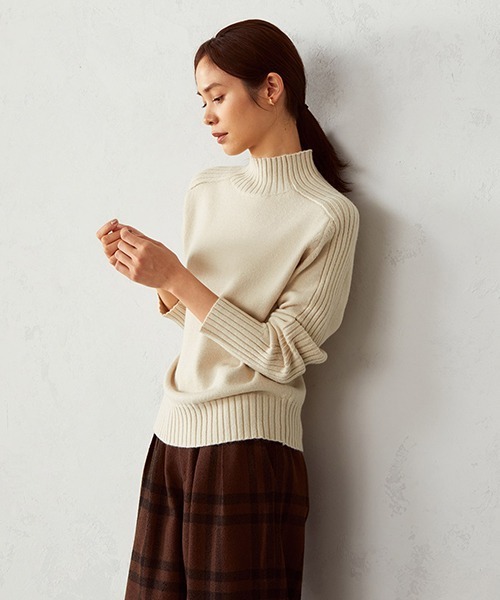COMME CA ISM（コムサイズム）の「ハイネックカラーニット（ニット/セーター・レディース・ベージュ/ブラウン/レッド/オレンジ/ブルー/グリーン/マスタード/キャメル・MEDIUM/LARGE）」の3枚目の写真