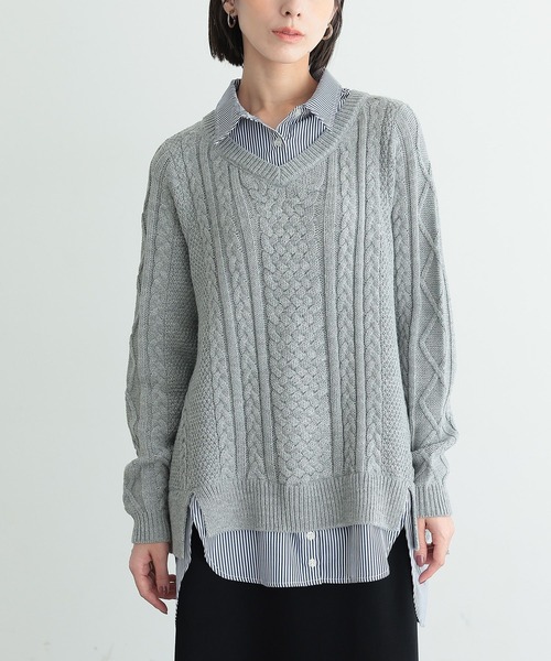 osharewalker(オシャレウォーカー)の「『シャツドッキングVネックニット』(ニット/セーター・レディース・ブラック/ベージュ/バーガンディー/杢グレー・2/1)」の2枚目の写真