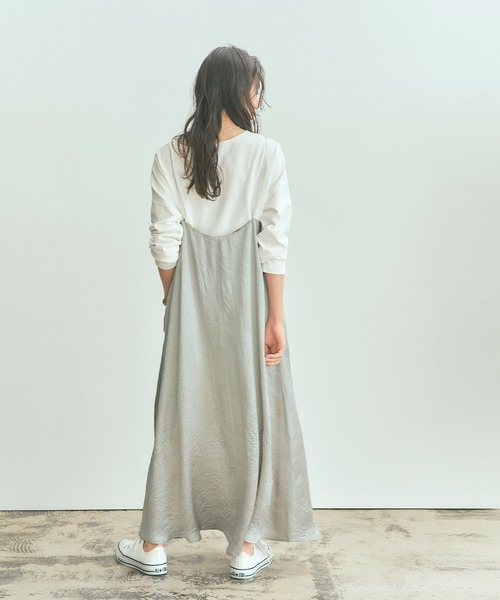 titivate（ティティベイト）の「クラッシュサテンフレアキャミソール