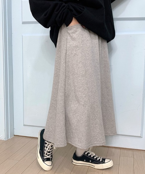 muahmuah(ムーアムーア)の「『muah muah/ムーアムーア』SIGNATURE WAPPEN FLARE SKIRT/シグネチャー ワッペン フレアスカート(スカート・レディース・ブラック/アイボリー/グレー/ベージュ・FREE)」の4枚目の写真