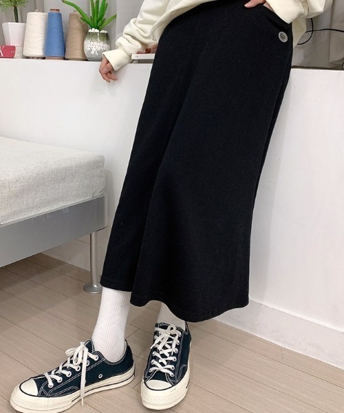 muahmuah(ムーアムーア)の「『muah muah/ムーアムーア』SIGNATURE WAPPEN FLARE SKIRT/シグネチャー ワッペン フレアスカート(スカート・レディース・ブラック/アイボリー/グレー/ベージュ・FREE)」の5枚目の写真