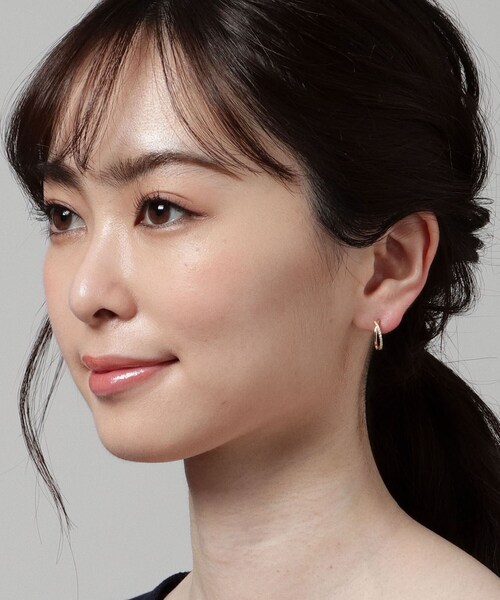COCOSHNIK（ココシュニック）の「K18ダイヤモンド クロス スタッドピアス（ピアス（両耳用）・レディース・アイボリー系・00）」の9枚目の写真
