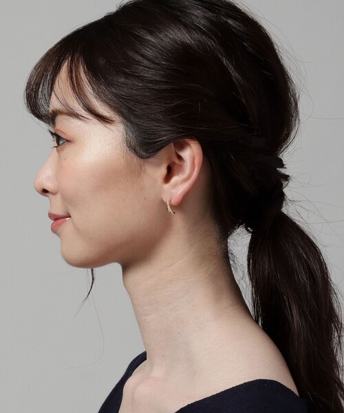 COCOSHNIK（ココシュニック）の「K18ダイヤモンド クロス スタッドピアス（ピアス（両耳用）・レディース・アイボリー系・00）」の4枚目の写真