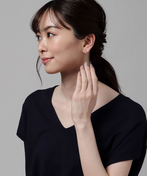 COCOSHNIK（ココシュニック）の「K18ダイヤモンド クロス スタッドピアス（ピアス（両耳用）・レディース・アイボリー系・00）」の3枚目の写真