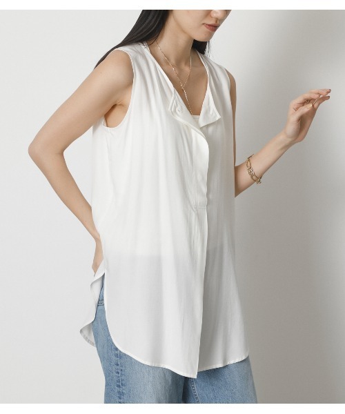 crie conforto（クリーコンフォルト）の「ノースリーブレイヤードブラウス（タンクトップ・レディース・オフホワイト・MEDIUM/LARGE/SMALL）」の7枚目の写真