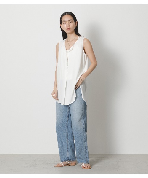 crie conforto（クリーコンフォルト）の「ノースリーブレイヤードブラウス（タンクトップ・レディース・オフホワイト・MEDIUM/LARGE/SMALL）」の5枚目の写真