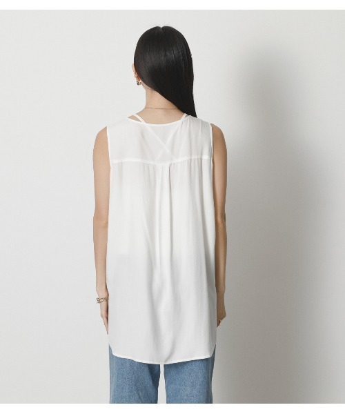 crie conforto（クリーコンフォルト）の「ノースリーブレイヤードブラウス（タンクトップ・レディース・オフホワイト・MEDIUM/LARGE/SMALL）」の3枚目の写真