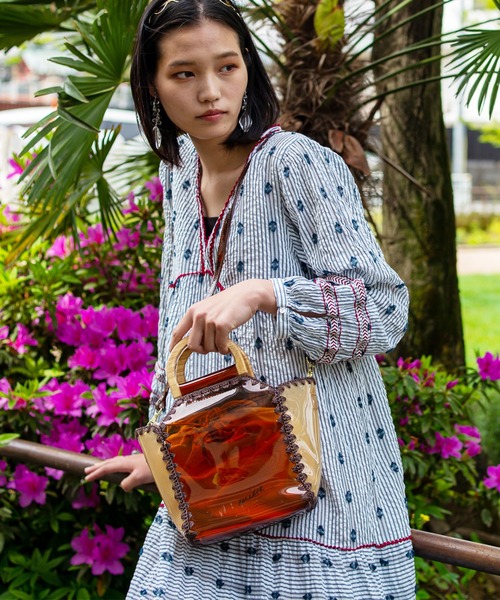 ACCOMMODE（アコモデ）の「バイカラーカガリバッグ（ショルダーバッグ・レディース・ホワイト/ライトグレー/ブラウン・FREE）」の3枚目の写真