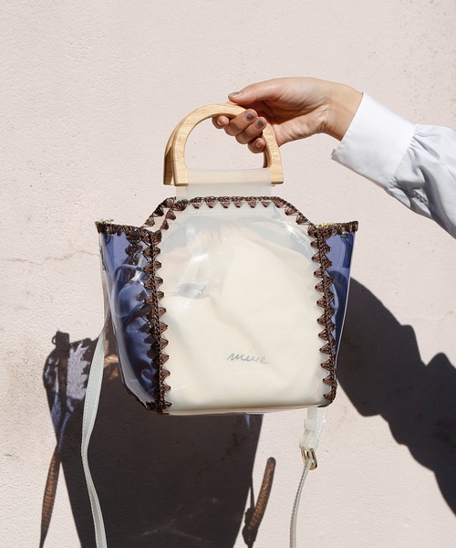 ACCOMMODE（アコモデ）の「バイカラーカガリバッグ（ショルダーバッグ・レディース・ホワイト/ライトグレー/ブラウン・FREE）」の6枚目の写真