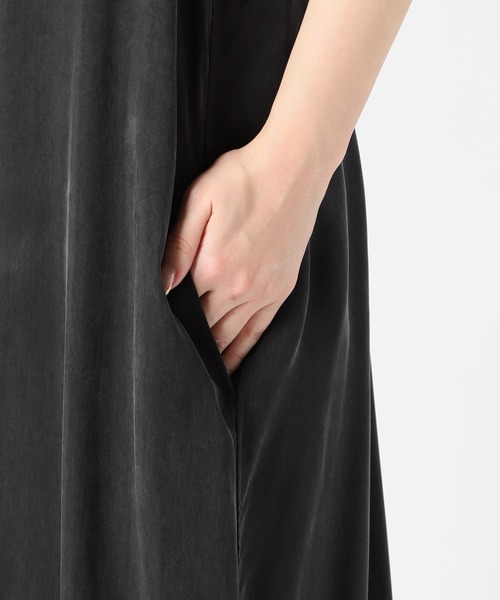 SLOBE IENA（スローブイエナ）の「フィブリルサテンキャミサロペット【手洗い可能】◆（サロペット/オーバーオール・レディース・グリーン/ブラック/ベージュ系その他・38/36）」の14枚目の写真