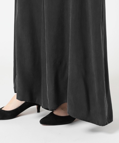 SLOBE IENA（スローブイエナ）の「フィブリルサテンキャミサロペット【手洗い可能】◆（サロペット/オーバーオール・レディース・グリーン/ブラック/ベージュ系その他・38/36）」の15枚目の写真