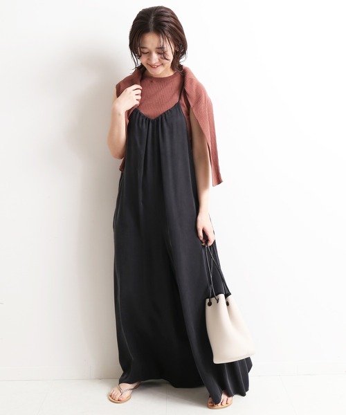 SLOBE IENA（スローブイエナ）の「フィブリルサテンキャミサロペット【手洗い可能】◆（サロペット/オーバーオール・レディース・グリーン/ブラック/ベージュ系その他・38/36）」の4枚目の写真