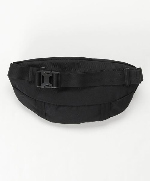 NEW ERA(ニューエラ)の「【NEW ERA/ニューエラ】ステッカーロゴ ワンポイント ボディバッグ/ 2L(ボディバッグ/ウエストポーチ・メンズ・ブラック・FREE)」の2枚目の写真