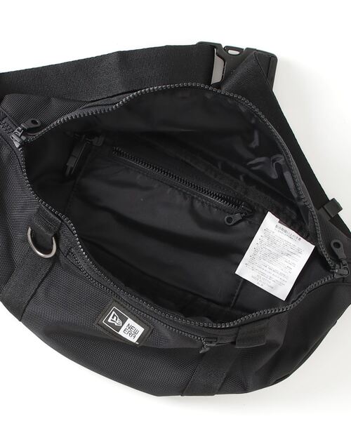 NEW ERA(ニューエラ)の「【NEW ERA/ニューエラ】ステッカーロゴ ワンポイント ボディバッグ/ 2L(ボディバッグ/ウエストポーチ・メンズ・ブラック・FREE)」の4枚目の写真