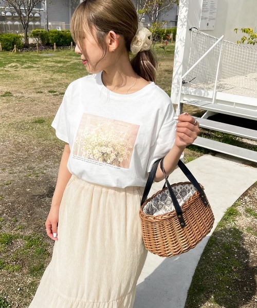 apres jour clair(アプレジュールクレア)の「【apres jour clair】フォトTシャツ【ZOZOTOWN限定アイテム】(Tシャツ/カットソー・レディース・オフホワイト/ホワイト系その他/ホワイト系その他2/ホワイト系その他3・X-LARGE/フリー)」の2枚目の写真