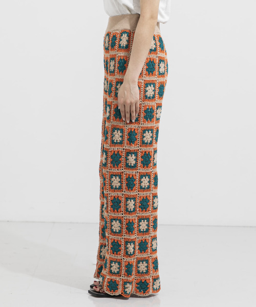 URBAN RESEARCH(アーバンリサーチ)の「ハンドクロシェニットパンツ(その他パンツ・レディース・チャコールグレー/レッド系その他・FREE)」の6枚目の写真