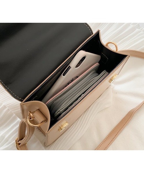 florist（フローリスト）の「【2WAY】ベルトデザインのスクエアミニショルダーバッグ（ショルダーバッグ・レディース・ブラック/ホワイト/レッド/ベージュ/キャメル・FREE）」の16枚目の写真