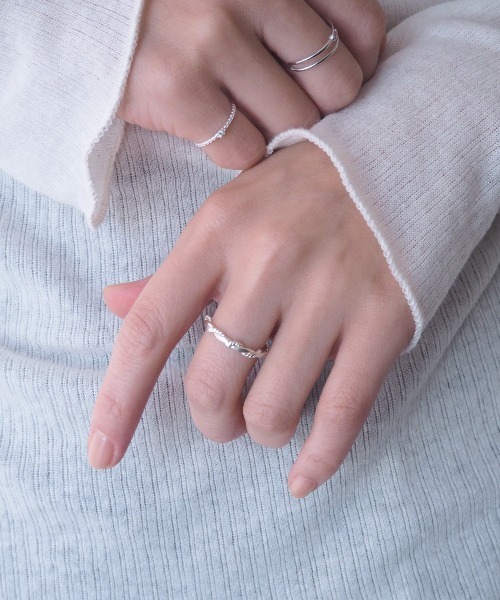 Jenny BY IMMANOEL(ジェニーバイイマノエル)の「silver925 ねじりシンプルデザインリング(リング・レディース・シルバー/ゴールド・#12/FREE)」の6枚目の写真
