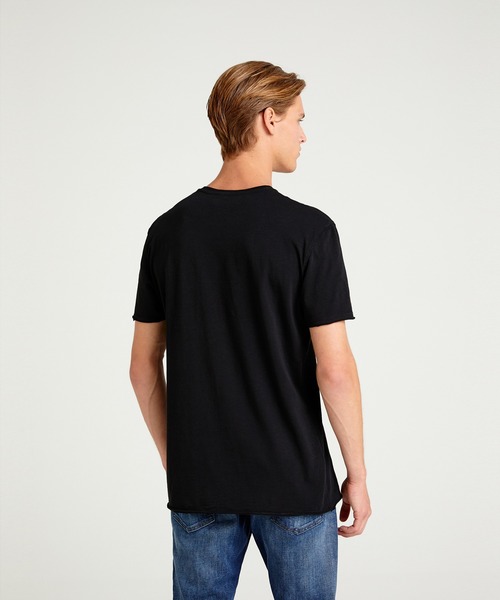 SISLEY(シスレー)の「ラウンドネック半袖Tシャツ・カットソー(Tシャツ/カットソー・メンズ・ホワイト/ブラック/ネイビー/マスタード・MEDIUM/X-LARGE/SMALL/LARGE)」の16枚目の写真