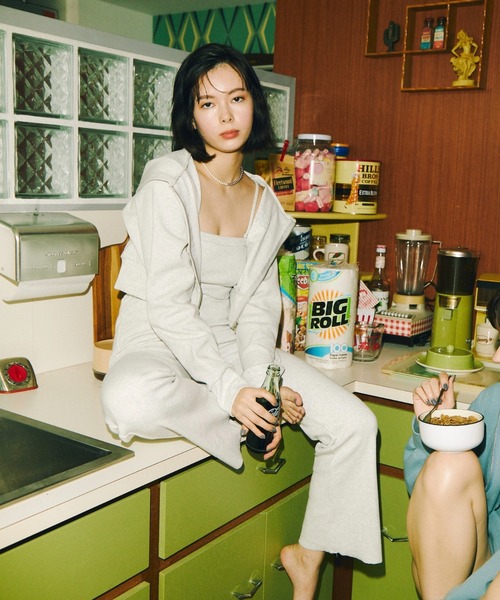 WHO'S WHO gallery（フーズフーギャラリー）の「【SLOPPY/スロッピー】チューブトップ（キャミソール・レディース・ブラック/ミント/オートミール/サックスブルー/ブラウン・FREE）」の16枚目の写真