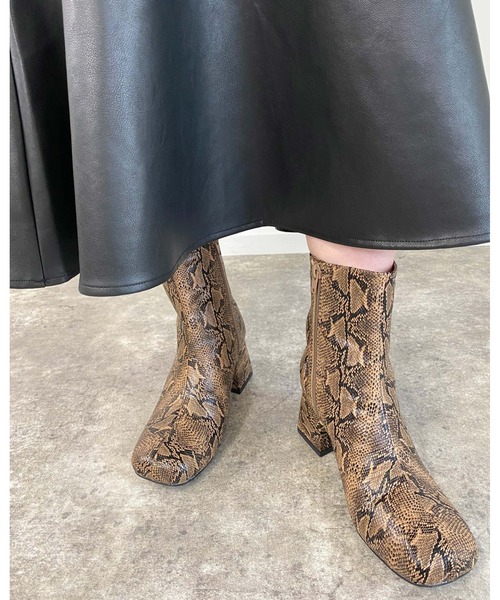MLI'A（エムリア）の「スクエアトゥブーツ（ブーツ・レディース・ブラック/ブラウン/パイソン・M/L）」の3枚目の写真