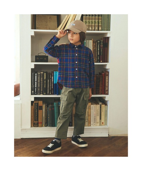 BeBe(ベベ)の「BeBe/コーデュロイロゴ刺繍キャップ(52~56cm)(キャップ・キッズ・ベージュ/ブラック・LARGE/MEDIUM)」の6枚目の写真