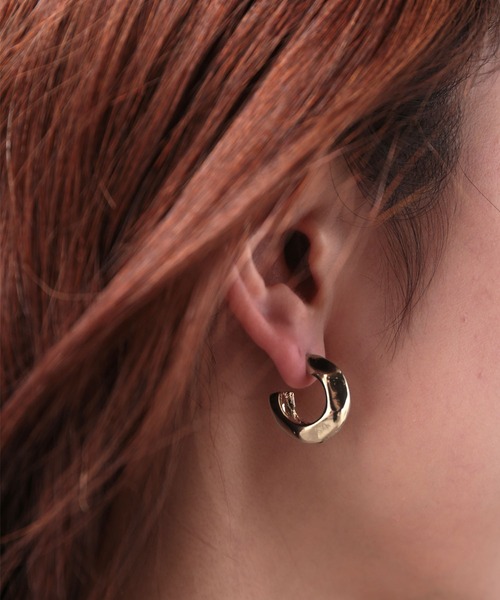 Manon's Selection(マノンズセレクション)の「バンピーフープキャッチピアス(ピアス(両耳用)・レディース・ゴールド/シルバー・ONE SIZE)」の2枚目の写真