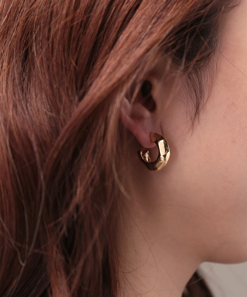Manon's Selection(マノンズセレクション)の「バンピーフープキャッチピアス(ピアス(両耳用)・レディース・ゴールド/シルバー・ONE SIZE)」の1枚目の写真