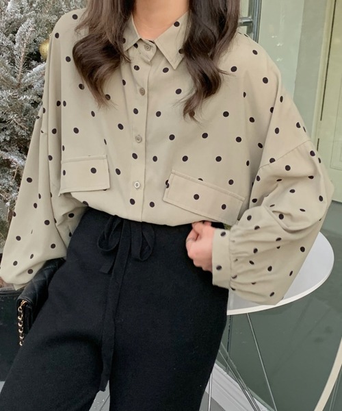 Diosfront（ディオスフロント）の「ボリュームスリーブドットシャツブラウス（Tシャツ/カットソー・レディース・アイボリー/ブラック/グリーン/ブルー・FREE）」の4枚目の写真