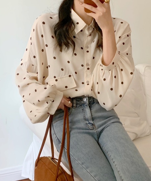 Diosfront（ディオスフロント）の「ボリュームスリーブドットシャツブラウス（Tシャツ/カットソー・レディース・アイボリー/ブラック/グリーン/ブルー・FREE）」の2枚目の写真