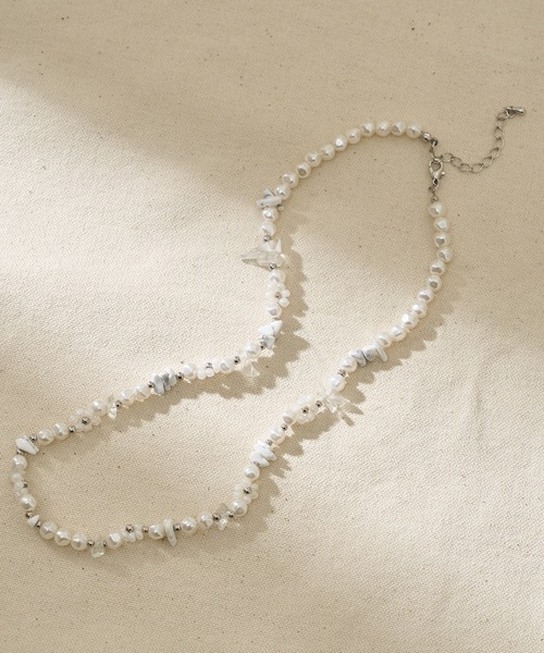 natural couture（ナチュラルクチュール）の「ビーズネックレス（ネックレス・レディース・ホワイト/ブラック・FREE）」の2枚目の写真