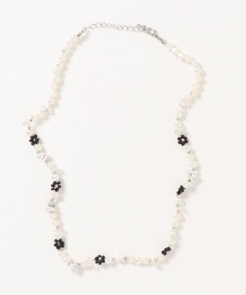 natural couture（ナチュラルクチュール）の「ビーズネックレス（ネックレス・レディース・ホワイト/ブラック・FREE）」の7枚目の写真