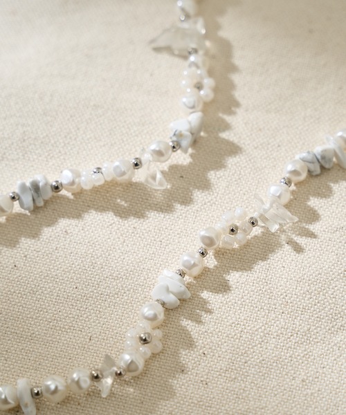natural couture（ナチュラルクチュール）の「ビーズネックレス（ネックレス・レディース・ホワイト/ブラック・FREE）」の4枚目の写真