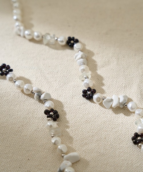 natural couture（ナチュラルクチュール）の「ビーズネックレス（ネックレス・レディース・ホワイト/ブラック・FREE）」の6枚目の写真