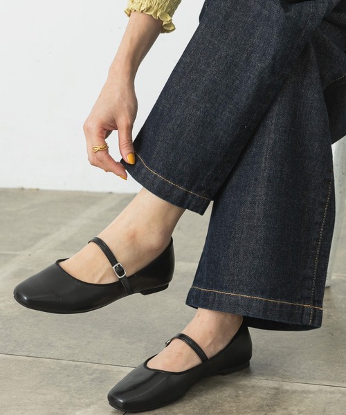 URBAN RESEARCH Sonny Label(アーバンリサーチサニーレーベル)の「メリージェーンフラットパンプス(パンプス・レディース・ブラック・23/23.5/24)」の1枚目の写真