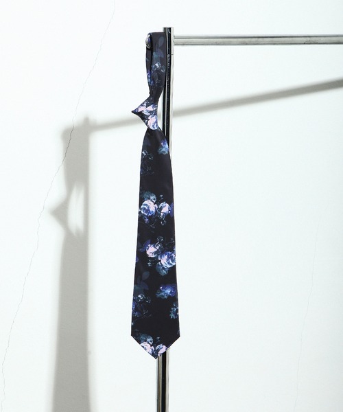NILWAY（ニルウェイ）の「総柄とろみネクタイ（ネクタイ・メンズ・ホワイト系/ブラック系/ブラック系1/ブラウン系/ブラウン系1/ブラウン系2/ブルー系/ブルー系1/イエロー系・FREE）」の3枚目の写真