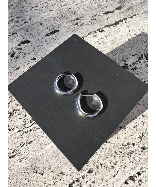 EGOIST（エゴイスト）の「ボリュームミニフープピアス（ピアス（両耳用）・レディース・ゴールド/シルバー・FREE）」の6枚目の写真