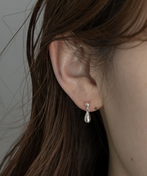 SMELLY(スメリー)の「silver925ドロップミニピアス(ピアス(両耳用)・レディース・ゴールド/シルバー・-)」の4枚目の写真