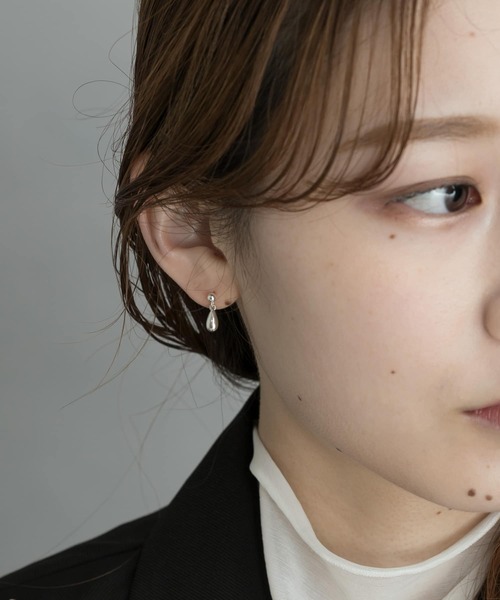 SMELLY(スメリー)の「silver925ドロップミニピアス(ピアス(両耳用)・レディース・ゴールド/シルバー・-)」の9枚目の写真