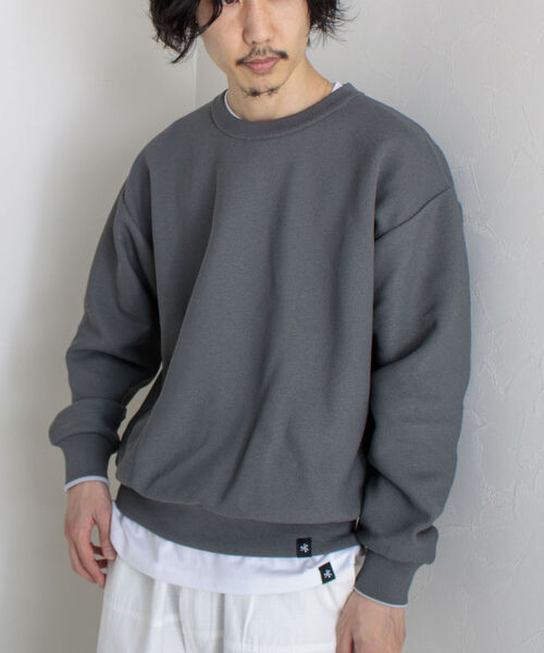 GLOSTER（グロスター）の「《ニット＋カットソーの2点SET》レイヤードプルオーバーニット【WEB限定カラーあり】（ニット/セーター・メンズ・チャコールグレー/ベージュ/サックスブルー/ミント・MEDIUM/LARGE）」の2枚目の写真