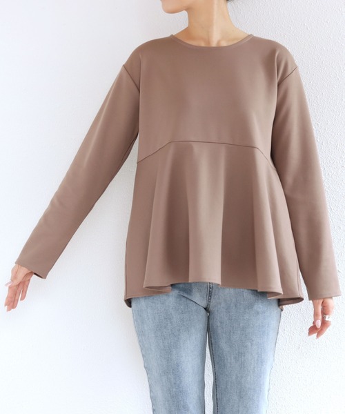 andme(アンドミー)の「きれいめポンチ長袖ペプラムフレアトップス(Tシャツ/カットソー・レディース・ブラック/ネイビー/オフホワイト/ブルーグレー/グレイッシュベージュ・M/L)」の14枚目の写真