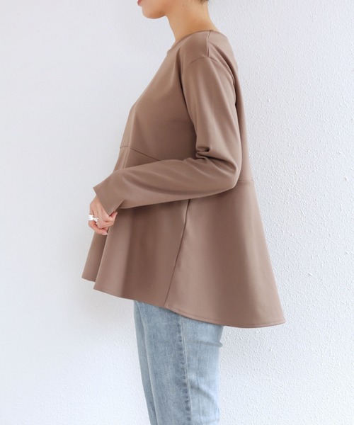 andme(アンドミー)の「きれいめポンチ長袖ペプラムフレアトップス(Tシャツ/カットソー・レディース・ブラック/ネイビー/オフホワイト/ブルーグレー/グレイッシュベージュ・M/L)」の18枚目の写真