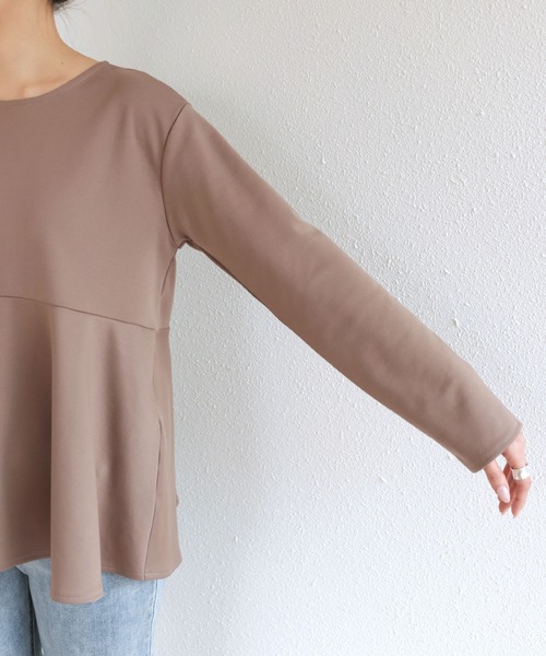 andme(アンドミー)の「きれいめポンチ長袖ペプラムフレアトップス(Tシャツ/カットソー・レディース・ブラック/ネイビー/オフホワイト/ブルーグレー/グレイッシュベージュ・M/L)」の15枚目の写真